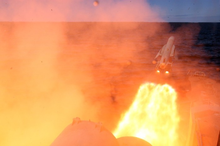 Tàu chiến Nga phóng tên lửa đối hạm